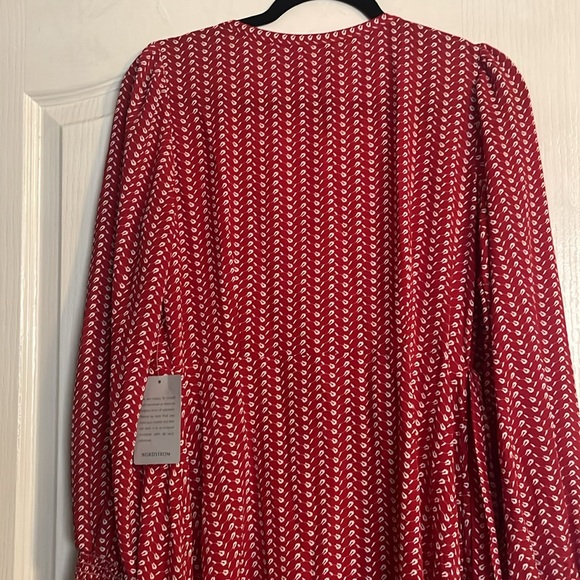 Max studio wrap around long sleeve red and white dress. - Picture 8 of 10